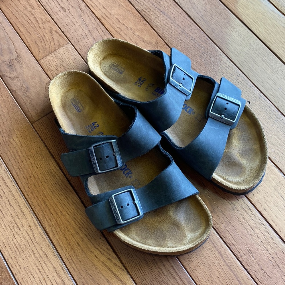 Birkenstock sandals. Size 42 or 9. Midnight.